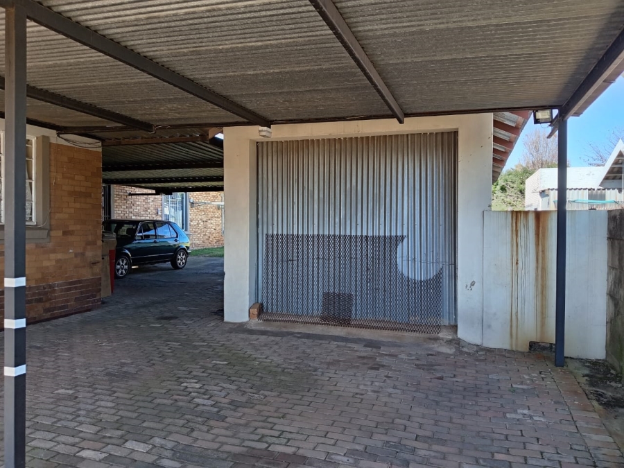 6 Bedroom Property for Sale in Witpoortjie Gauteng