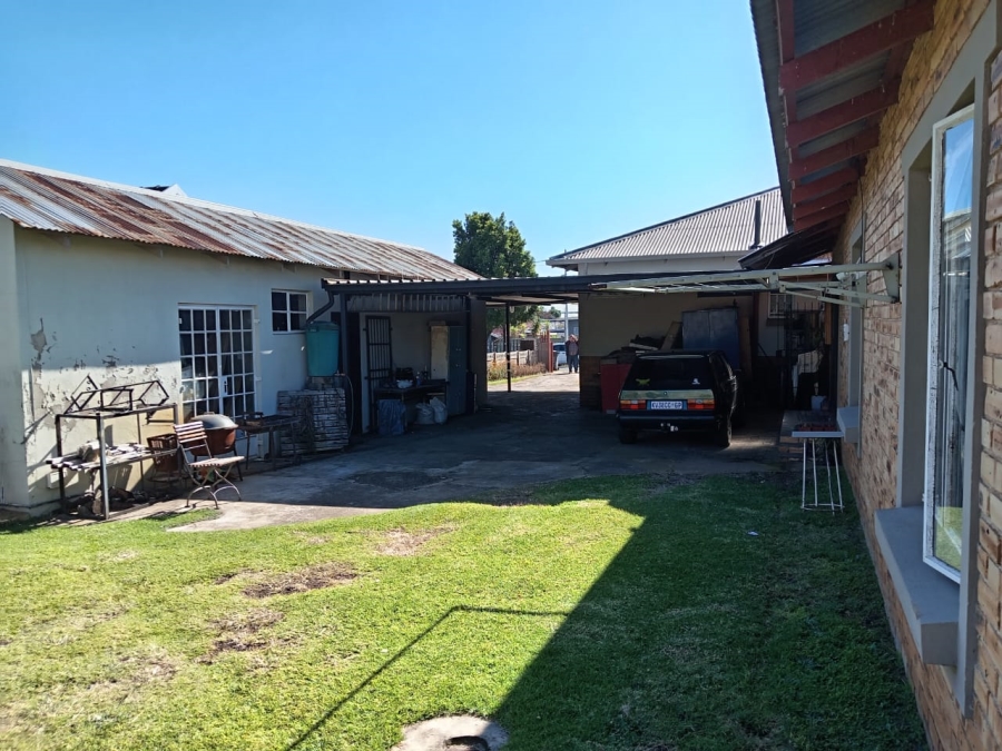 6 Bedroom Property for Sale in Witpoortjie Gauteng