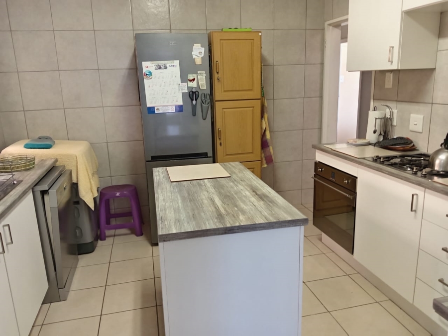 6 Bedroom Property for Sale in Witpoortjie Gauteng