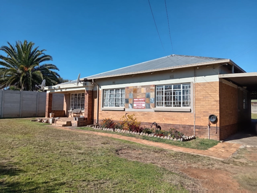 6 Bedroom Property for Sale in Witpoortjie Gauteng