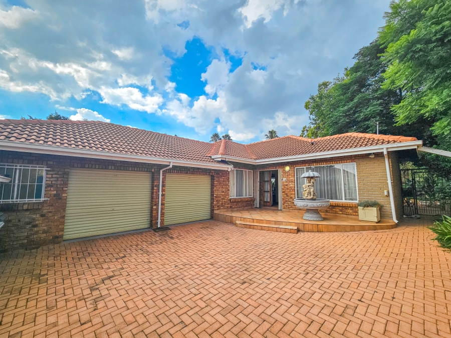 3 Bedroom Property for Sale in Faerie Glen Gauteng