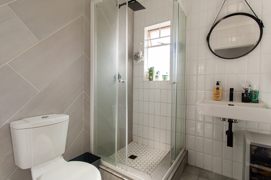 2 Bedroom Property for Sale in Rooihuiskraal North Gauteng