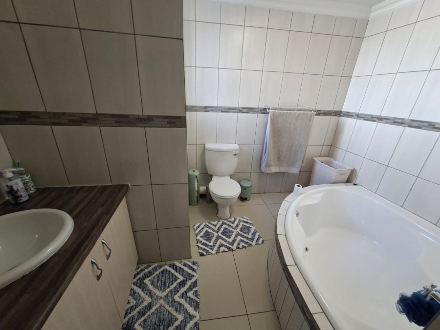 3 Bedroom Property for Sale in Noordheuwel Gauteng