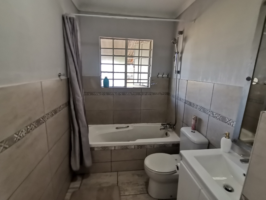 3 Bedroom Property for Sale in Albertsdal Gauteng