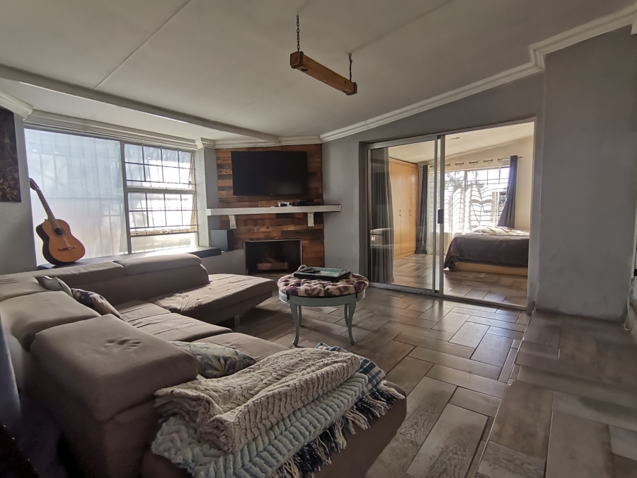 3 Bedroom Property for Sale in Albertsdal Gauteng