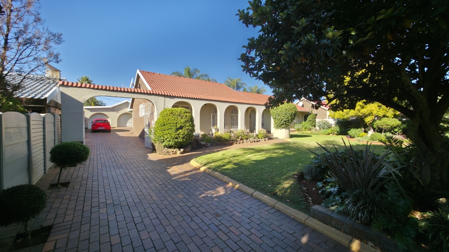 3 Bedroom Property for Sale in Glen Marais Gauteng