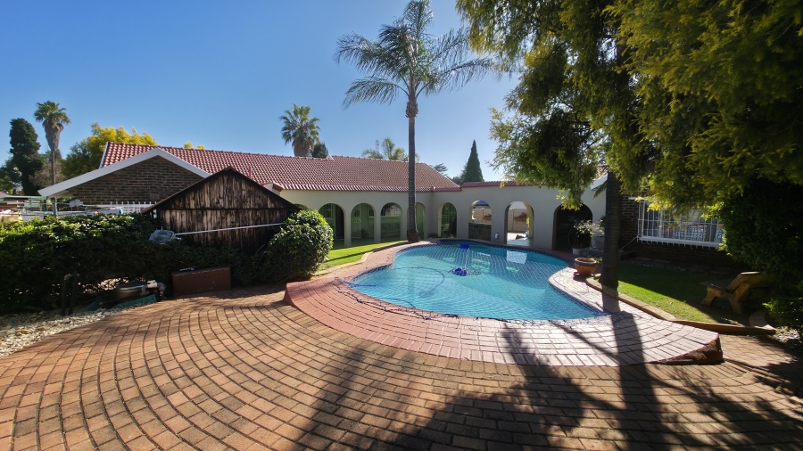 3 Bedroom Property for Sale in Glen Marais Gauteng