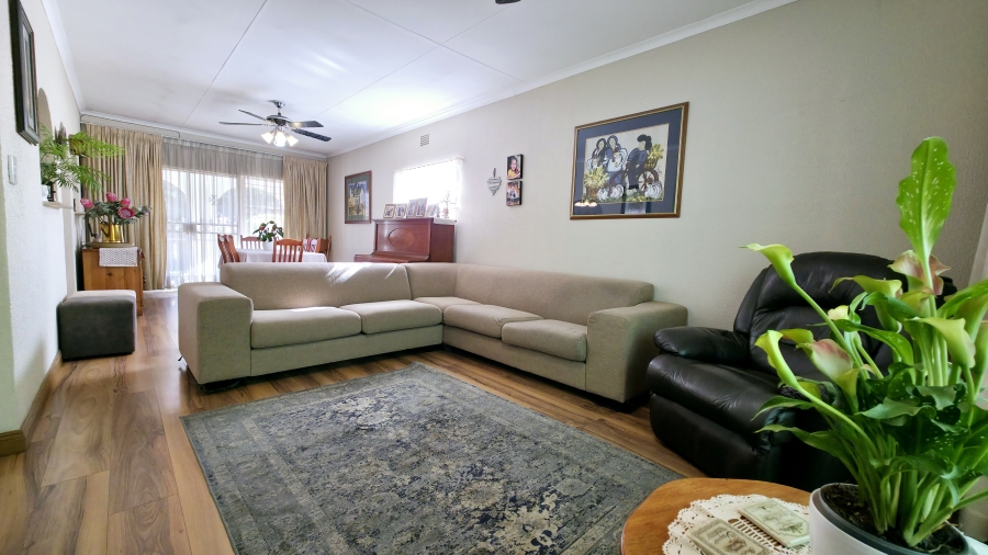3 Bedroom Property for Sale in Glen Marais Gauteng