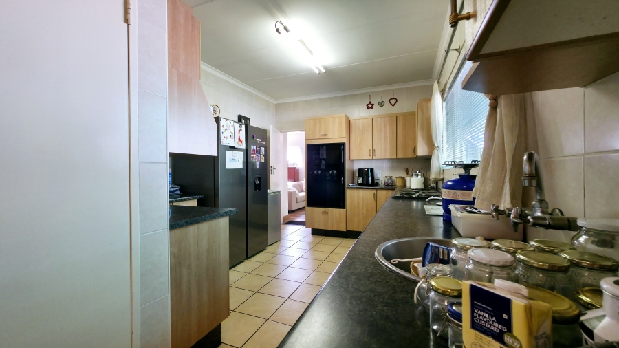 3 Bedroom Property for Sale in Glen Marais Gauteng