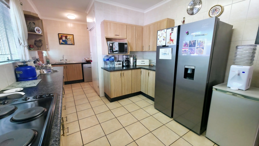 3 Bedroom Property for Sale in Glen Marais Gauteng