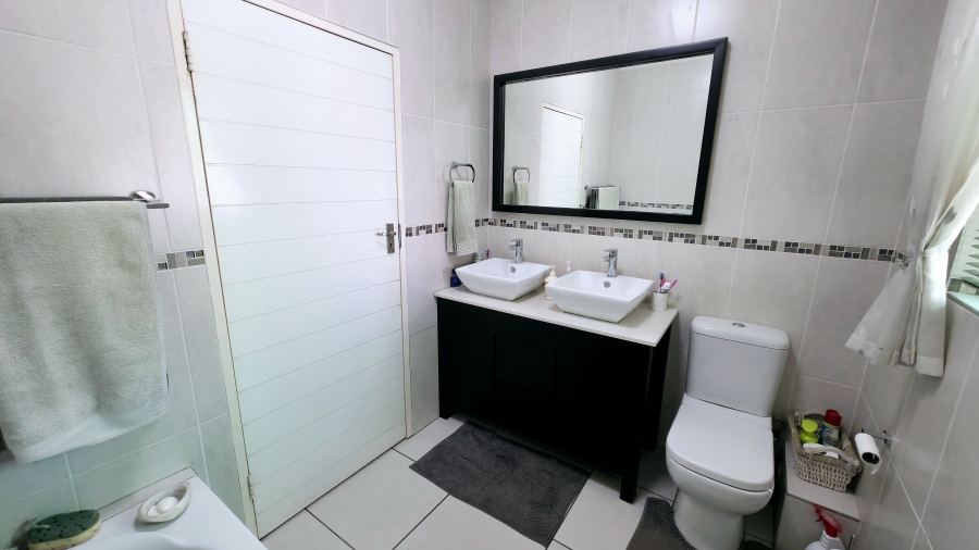 3 Bedroom Property for Sale in Glen Marais Gauteng