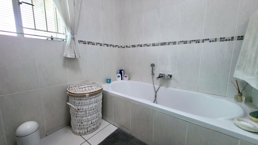 3 Bedroom Property for Sale in Glen Marais Gauteng