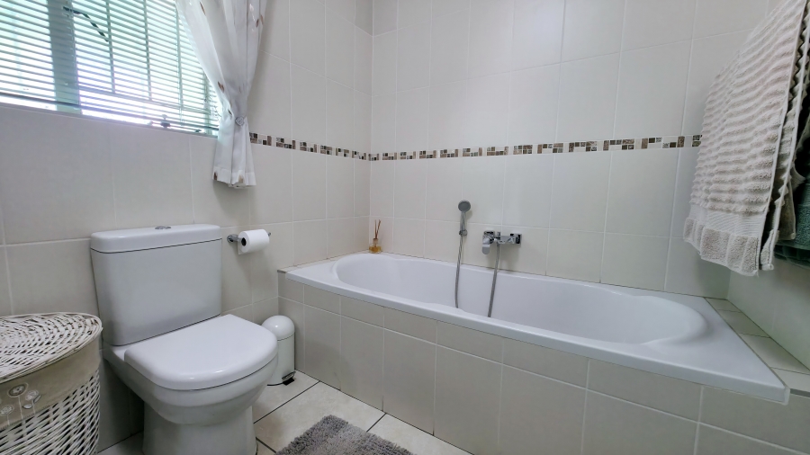 3 Bedroom Property for Sale in Glen Marais Gauteng