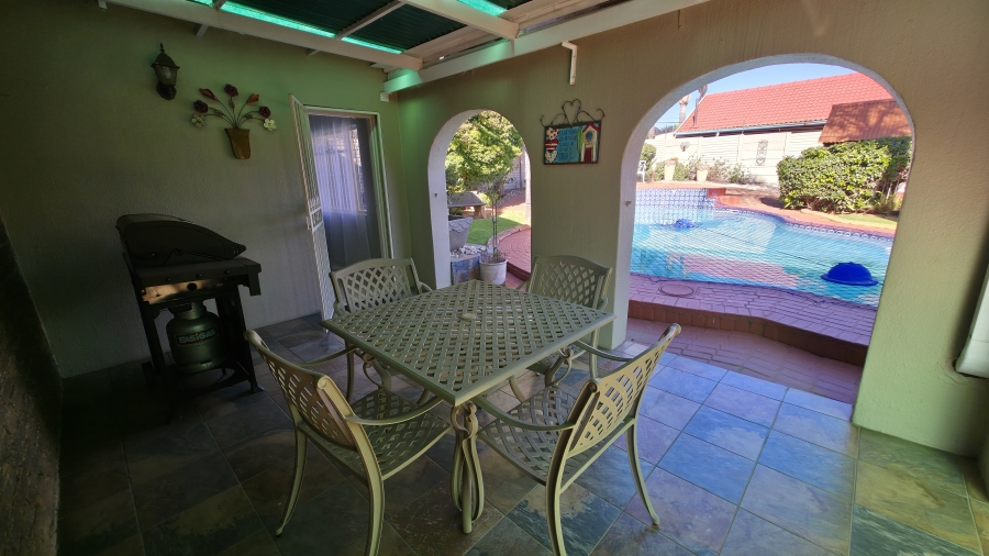 3 Bedroom Property for Sale in Glen Marais Gauteng