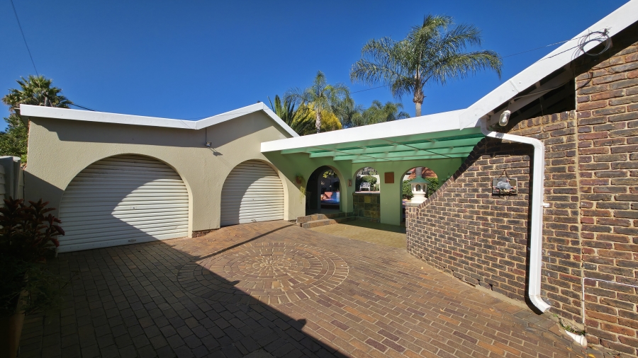 3 Bedroom Property for Sale in Glen Marais Gauteng