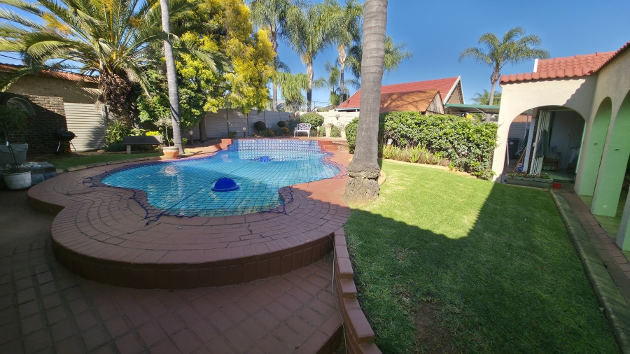 3 Bedroom Property for Sale in Glen Marais Gauteng