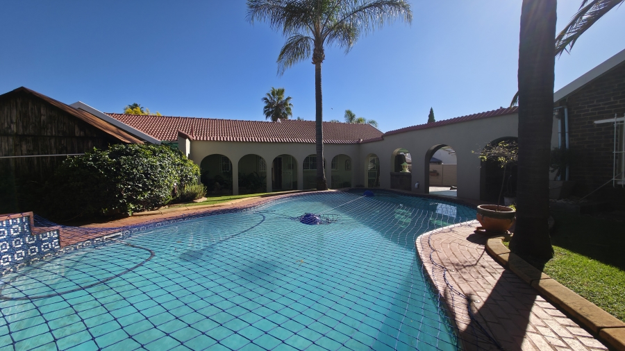 3 Bedroom Property for Sale in Glen Marais Gauteng