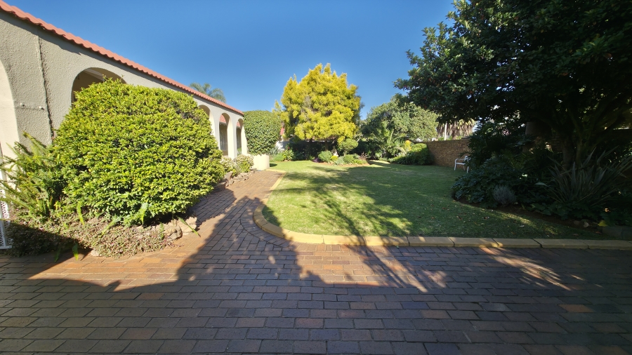 3 Bedroom Property for Sale in Glen Marais Gauteng