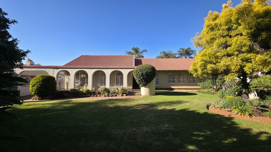 3 Bedroom Property for Sale in Glen Marais Gauteng