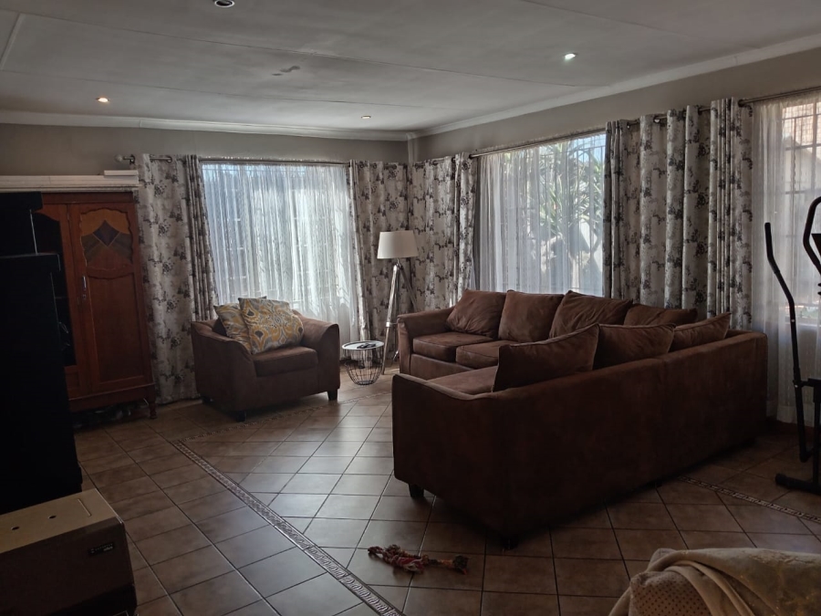 2 Bedroom Property for Sale in Florida Lake Gauteng