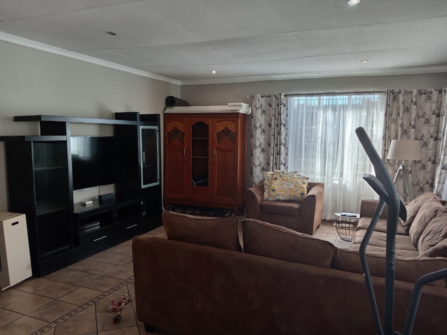 2 Bedroom Property for Sale in Florida Lake Gauteng