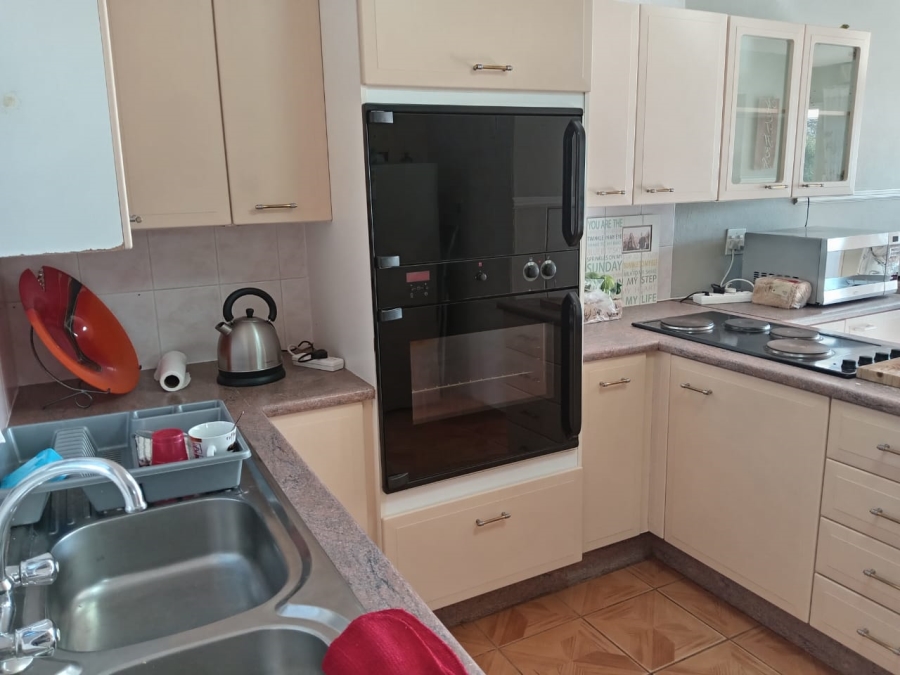 2 Bedroom Property for Sale in Florida Lake Gauteng