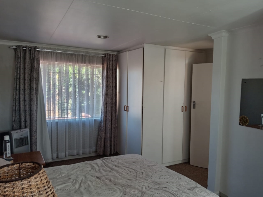 2 Bedroom Property for Sale in Florida Lake Gauteng