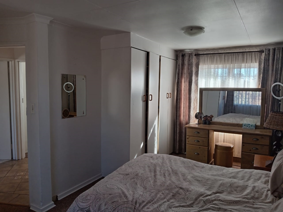 2 Bedroom Property for Sale in Florida Lake Gauteng