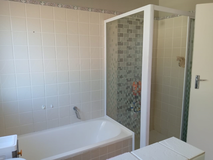 2 Bedroom Property for Sale in Florida Lake Gauteng