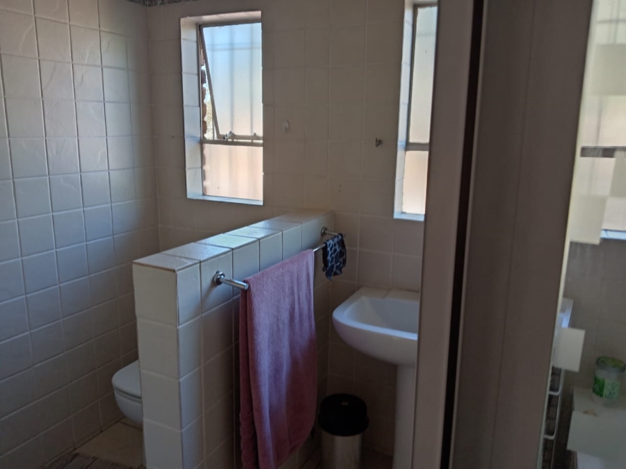 2 Bedroom Property for Sale in Florida Lake Gauteng
