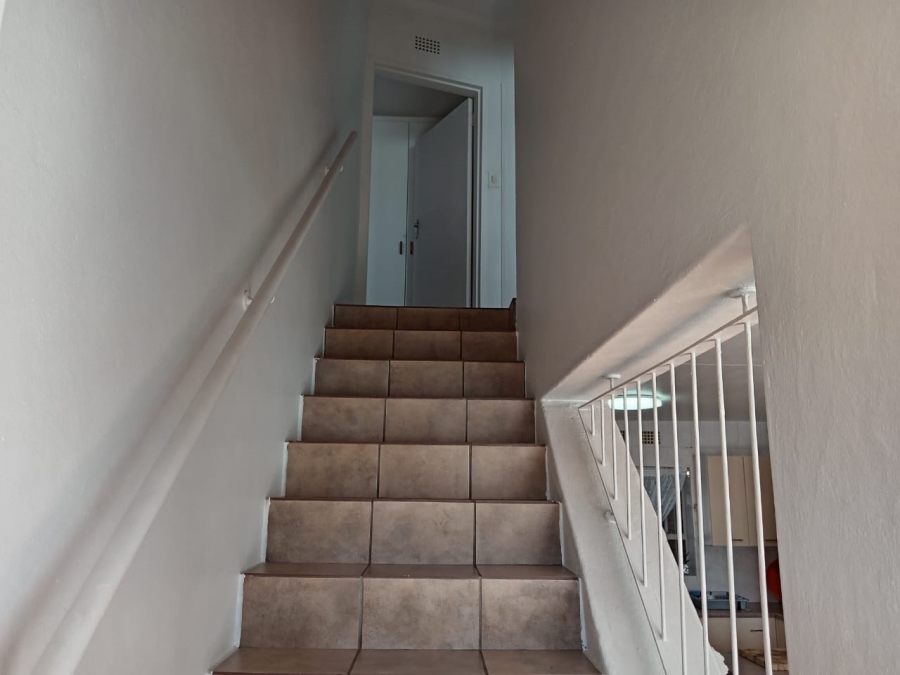 2 Bedroom Property for Sale in Florida Lake Gauteng