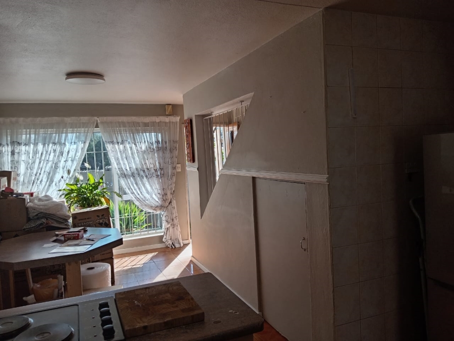 2 Bedroom Property for Sale in Florida Lake Gauteng