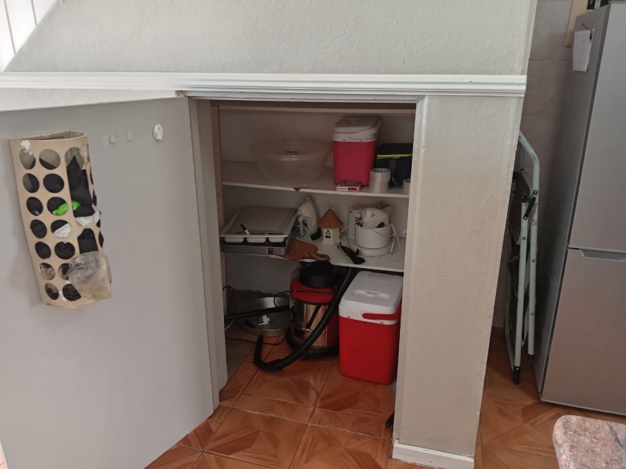 2 Bedroom Property for Sale in Florida Lake Gauteng