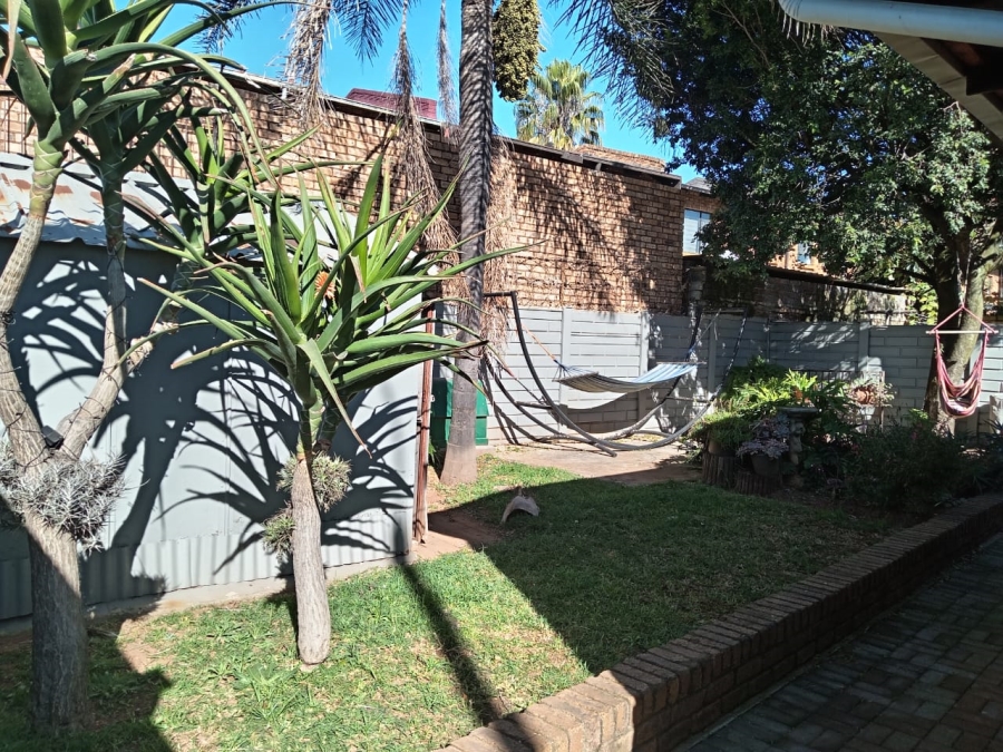 2 Bedroom Property for Sale in Florida Lake Gauteng
