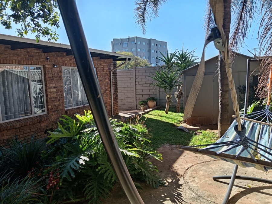2 Bedroom Property for Sale in Florida Lake Gauteng