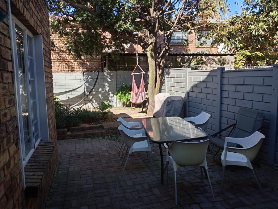 2 Bedroom Property for Sale in Florida Lake Gauteng