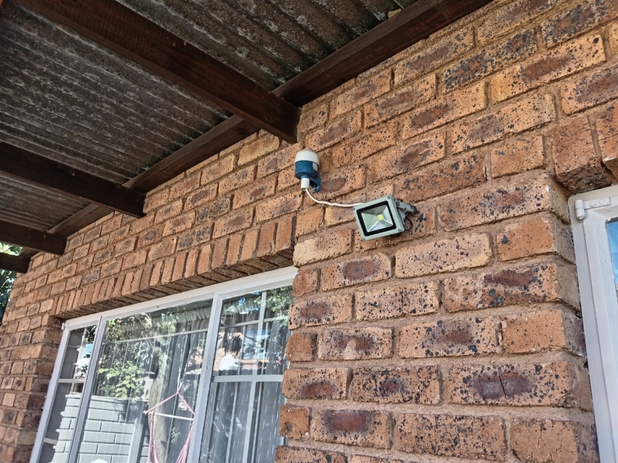 2 Bedroom Property for Sale in Florida Lake Gauteng