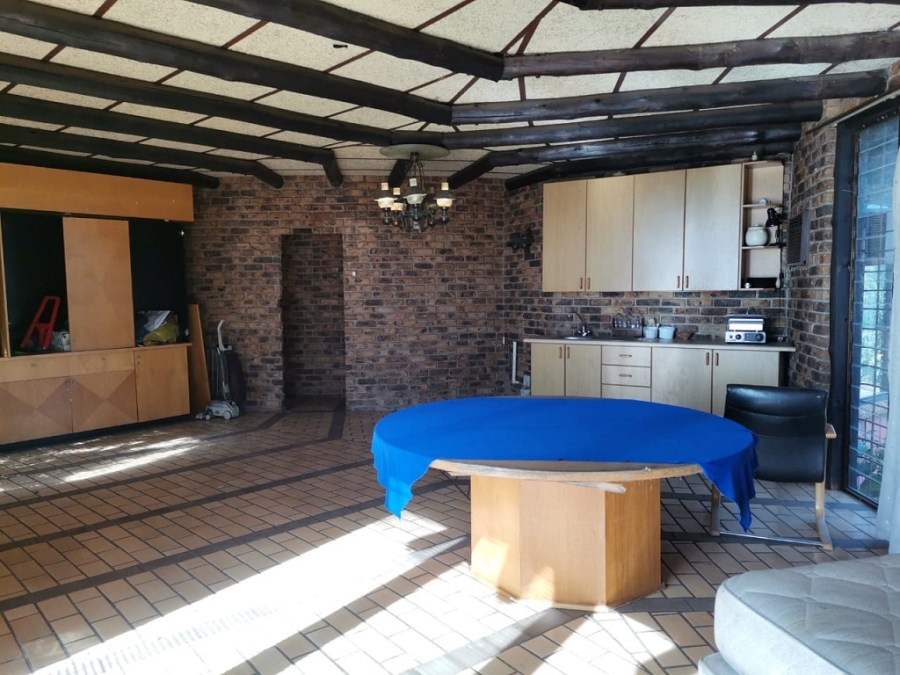 4 Bedroom Property for Sale in Glenvista Gauteng