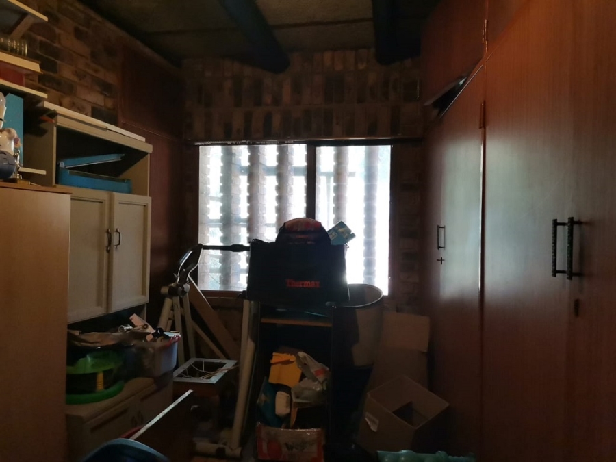 4 Bedroom Property for Sale in Glenvista Gauteng