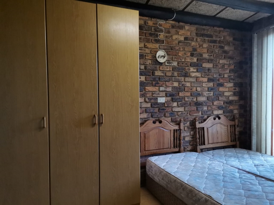 4 Bedroom Property for Sale in Glenvista Gauteng