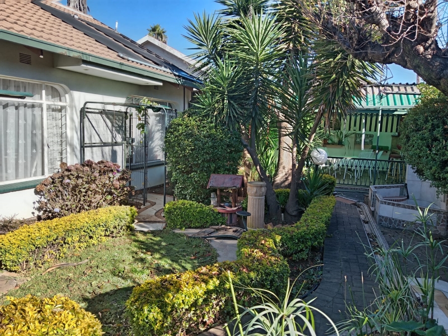 4 Bedroom Property for Sale in Groblerpark Gauteng