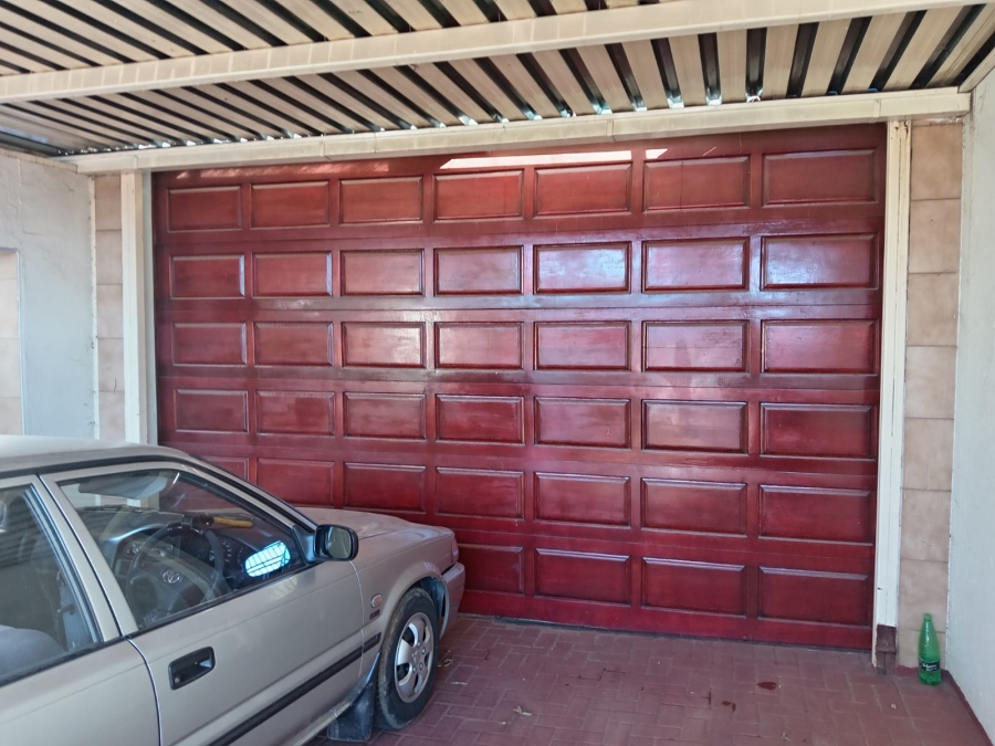 4 Bedroom Property for Sale in Groblerpark Gauteng