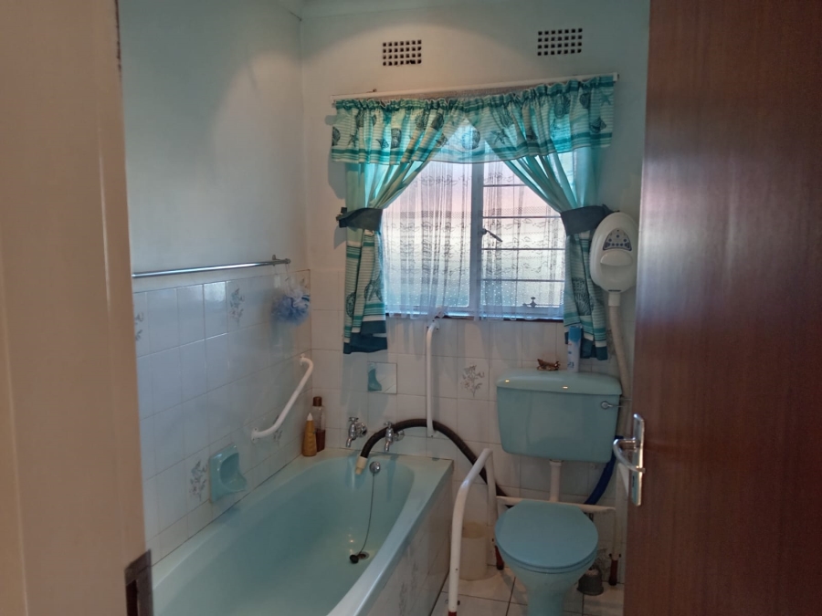 4 Bedroom Property for Sale in Groblerpark Gauteng