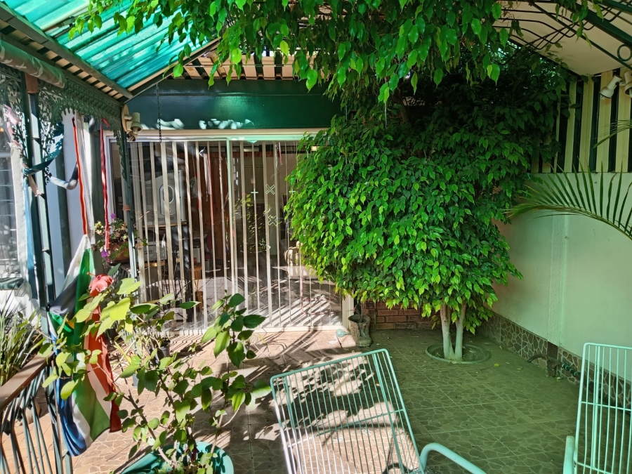 4 Bedroom Property for Sale in Groblerpark Gauteng