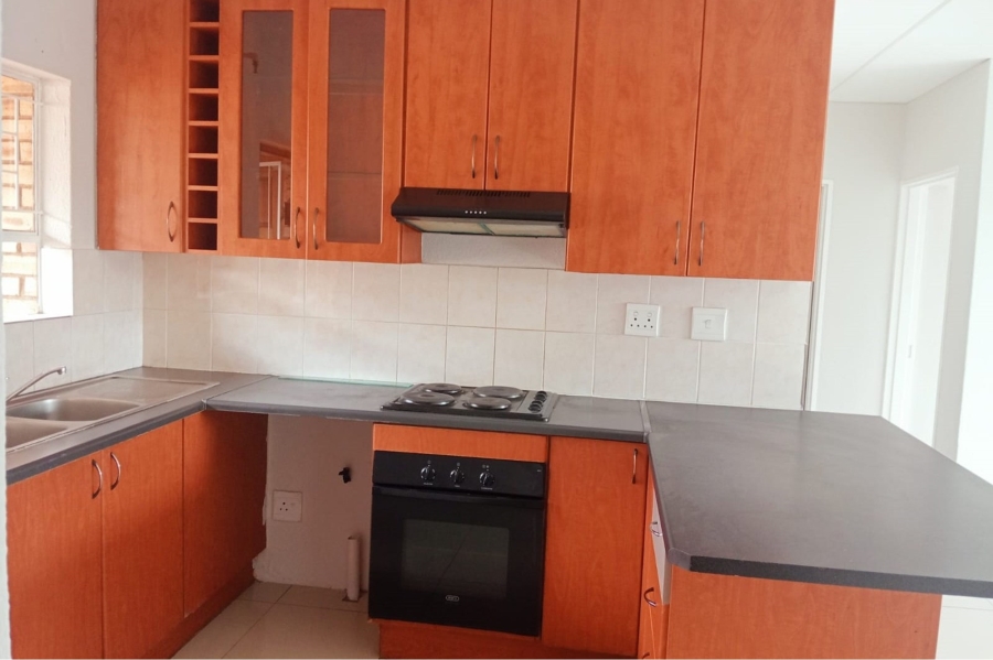 To Let 2 Bedroom Property for Rent in Fairland Gauteng