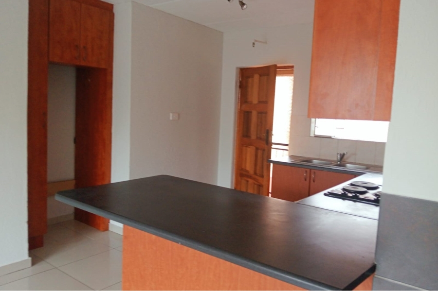 To Let 2 Bedroom Property for Rent in Fairland Gauteng