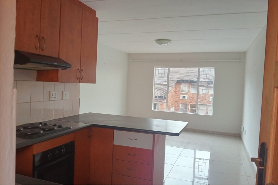 To Let 2 Bedroom Property for Rent in Fairland Gauteng