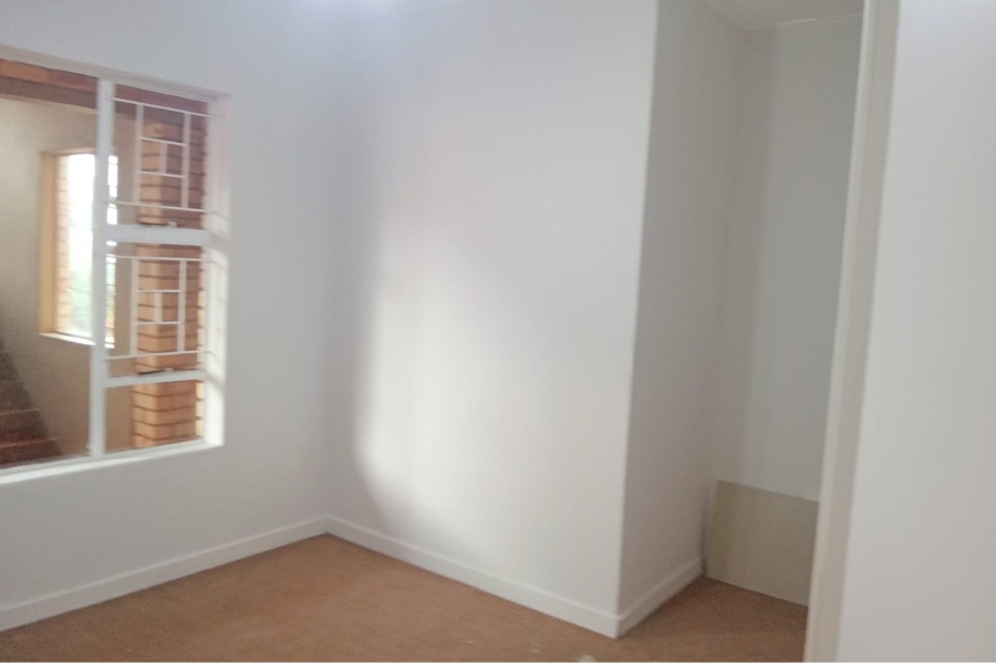 To Let 2 Bedroom Property for Rent in Fairland Gauteng