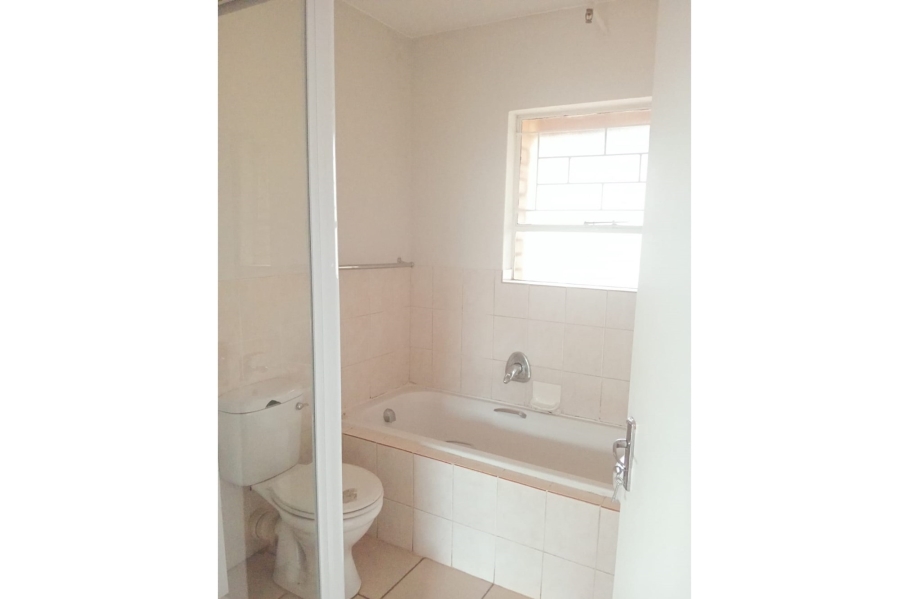 To Let 2 Bedroom Property for Rent in Fairland Gauteng