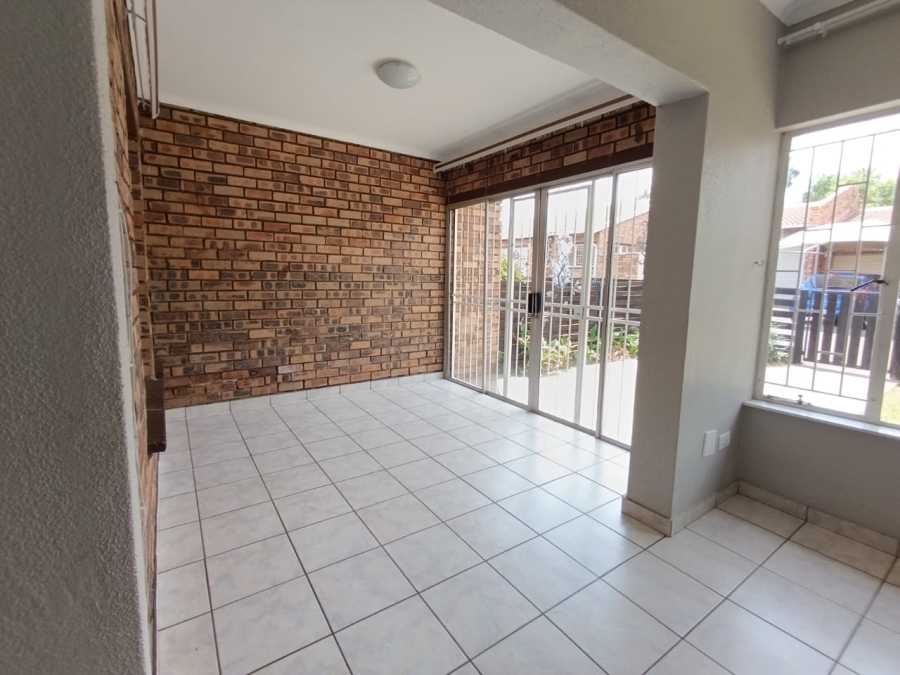 To Let 3 Bedroom Property for Rent in Brackenhurst Gauteng